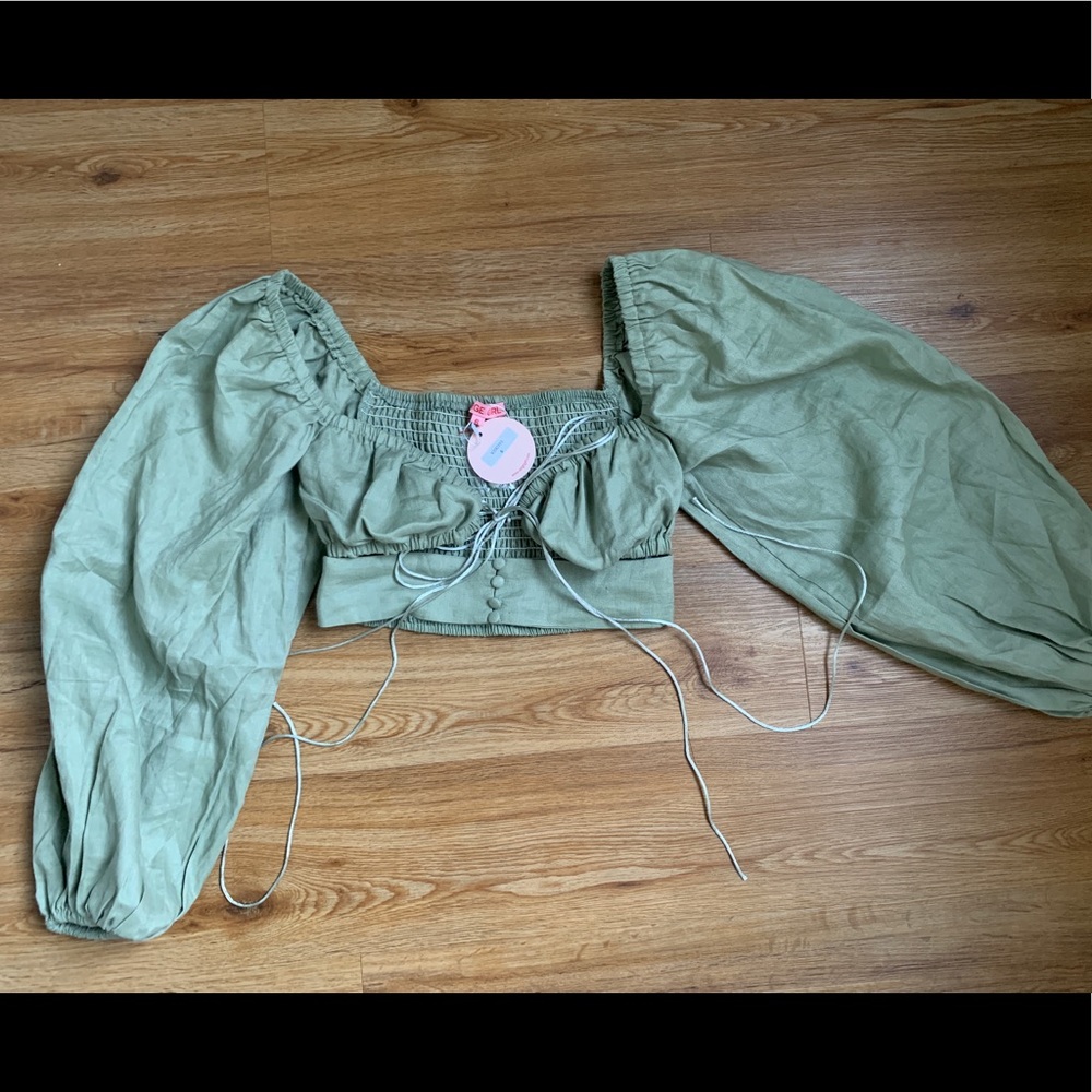 Verge Girl cropped blouse. NWT.